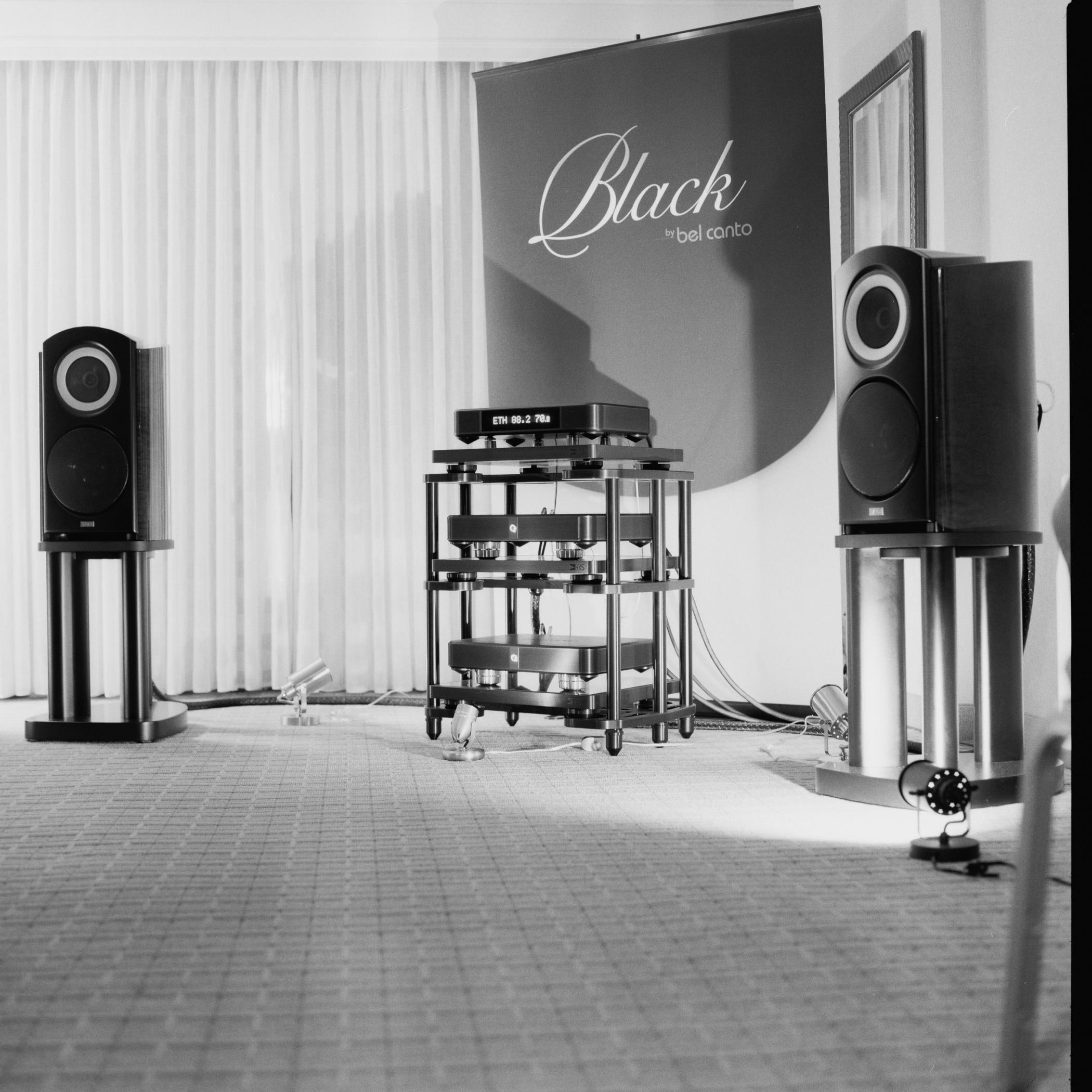 2013-Hasselblad-Black-04